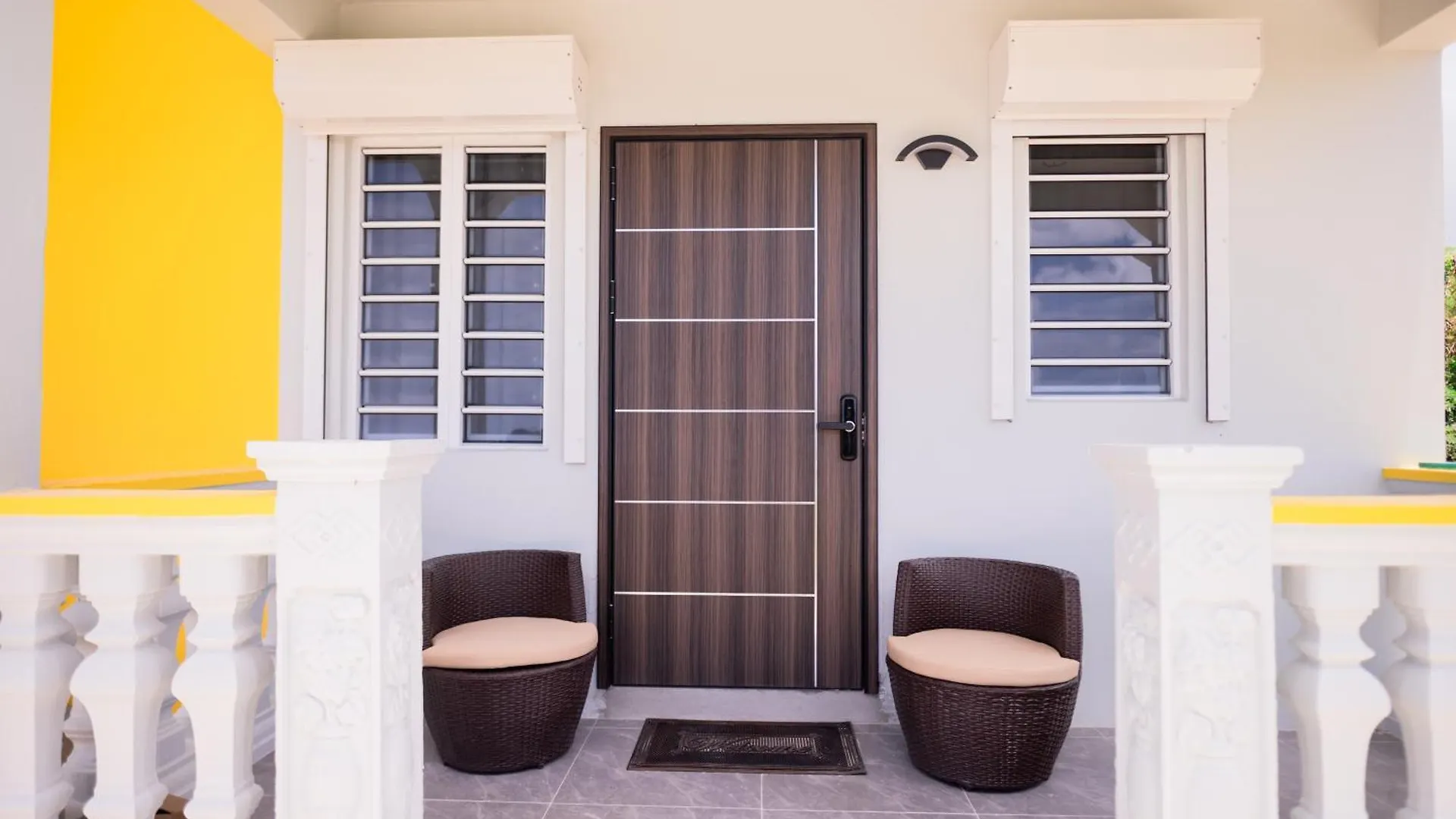 Leluxe Cedar Valley Suite B Woods